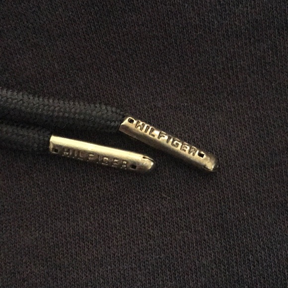 Medium Tommy Hilfiger pull-over jacket. - Picture 3 of 4